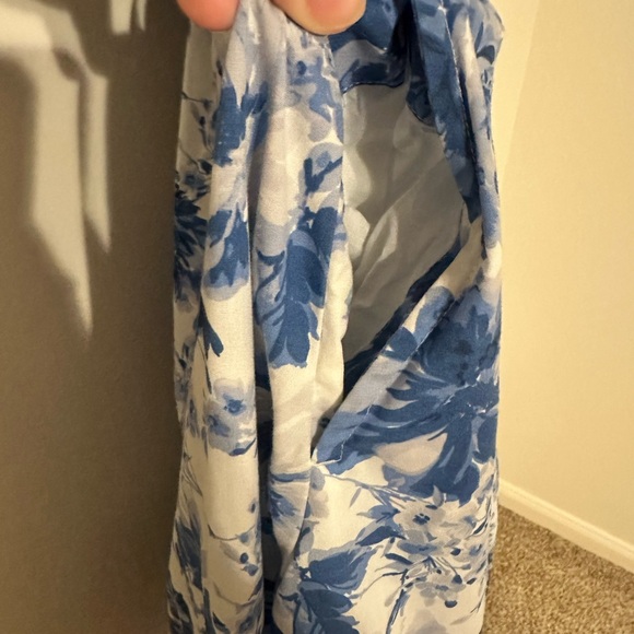 Abercrombie and Fitch Floral Blue and White Midi Dress - Picture 6 of 7